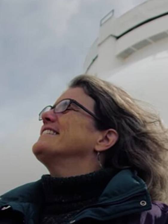 Andrea Ghez – Nobel de Física 2020 Andrea Ghez, cuarta mujer en ganar el Premio Nobel de Física en 2020 por el hallazgo de un agujero negro supermasivo.