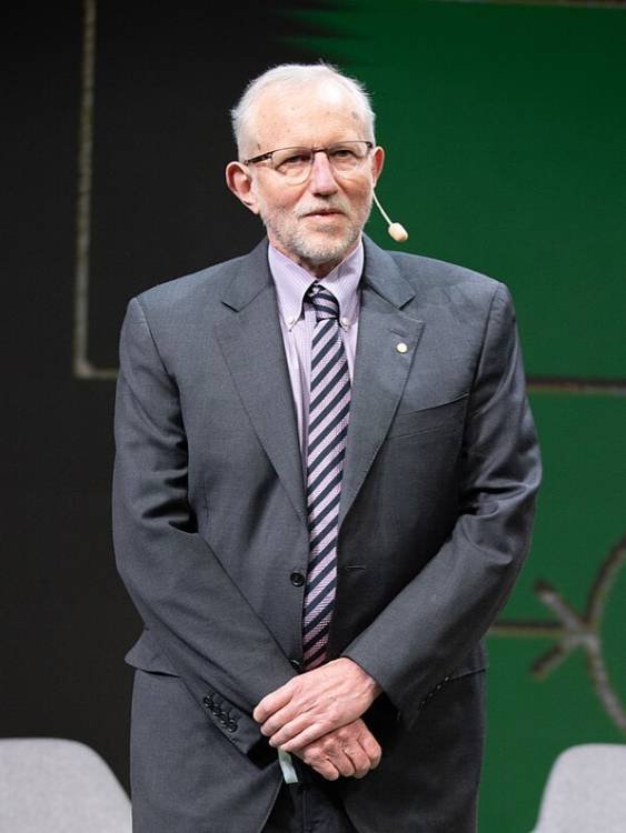 Charles M. Rice – Nobel de Medicina 2020 Primer plano de Charles M. Rice, codescubridor del virus de la hepatitis C y Premio Nobel de Fisiología o Medicina 2020.