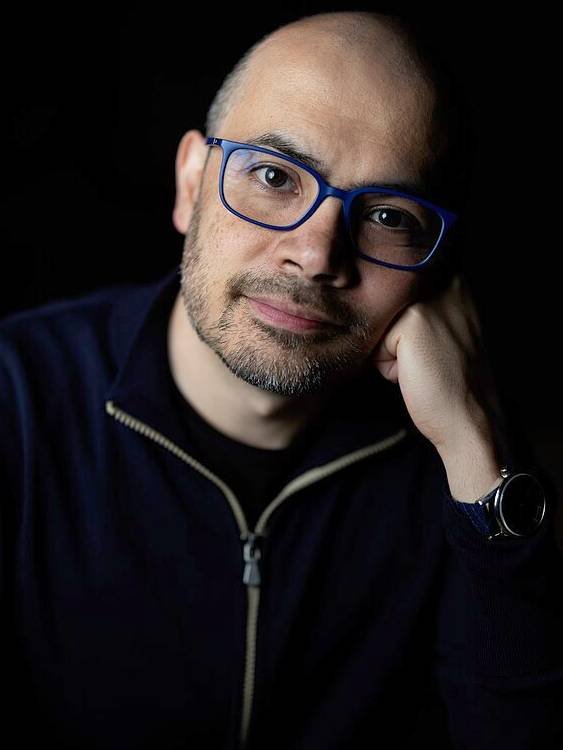 Demis Hassabis – Nobel de Química 2024 Demis Hassabis de Google DeepMind, ganador del Premio Nobel de Química 2024 por la predicción de estructuras proteicas con IA.