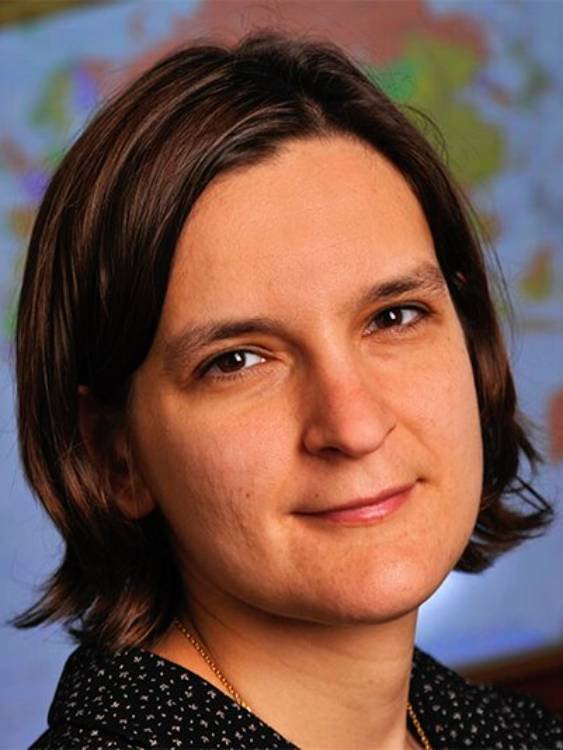 Esther Duflo Nobel de Economía 2019 Esther Duflo, la mujer más joven en ganar el Nobel de Economía, premiada por sus estudios sobre pobreza global.
