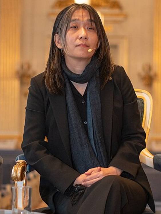 Han Kang – Nobel de Literatura 2024 Retrato de la escritora surcoreana Han Kang, ganadora del Premio Nobel de Literatura 2024.