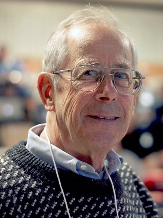 James Peebles Nobel de Física 2019 Retrato de James Peebles, ganador del Premio Nobel de Física 2019 por sus estudios en cosmología física.