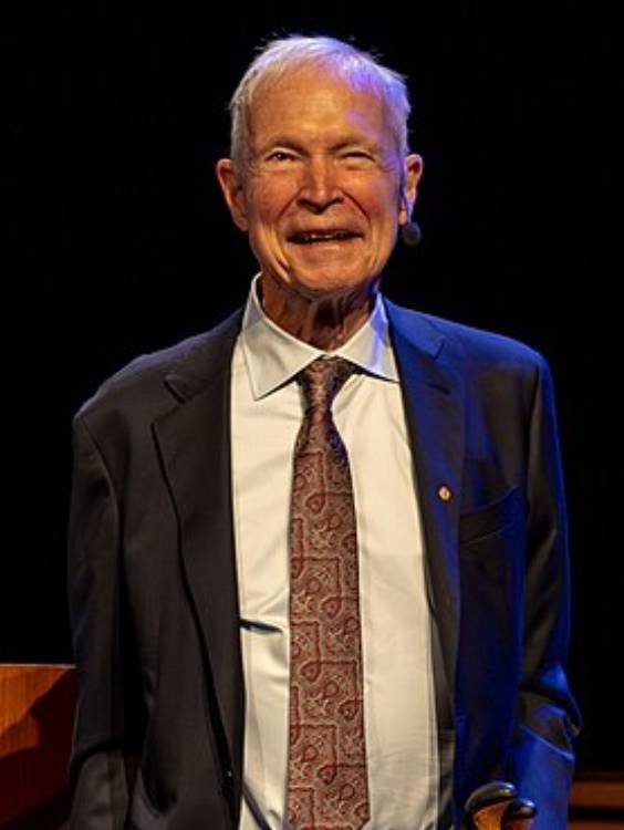 Retrato del científico John J. Hopfield, premiado con el Nobel de Física 2024 por sus contribuciones a las redes neuronales artificiales.