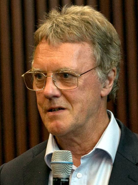 Fotografía de Sir Peter J. Ratcliffe, ganador del Nobel de Medicina por sus estudios sobre la hipoxia.
