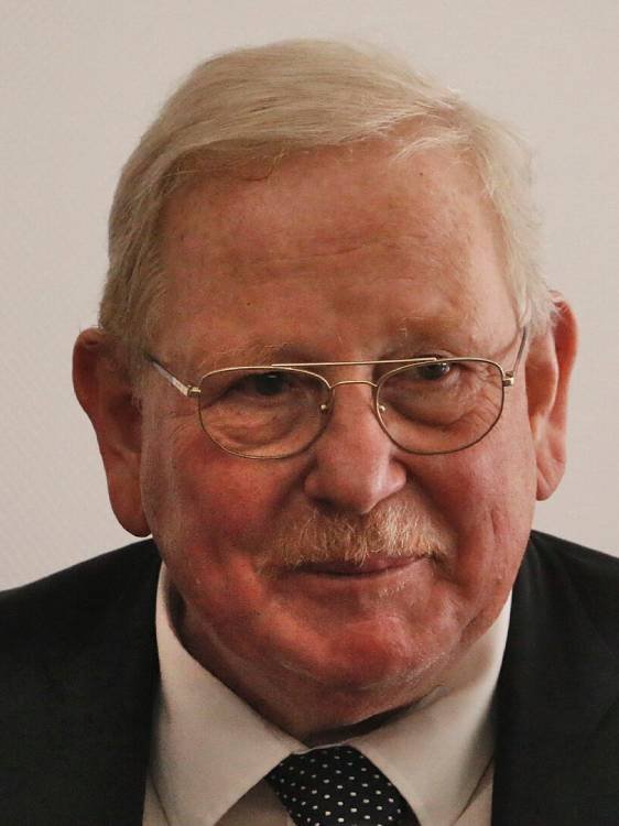 Astrónomo Reinhard Genzel, ganador del Nobel de Física 2020 por descubrir un objeto supermasivo en el centro de la Vía Láctea.